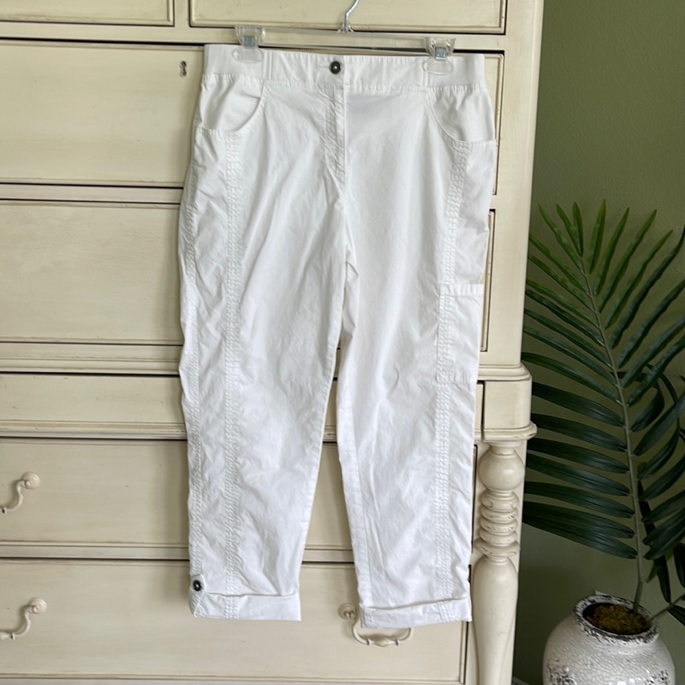 Chico's White Cropped Ankle Pants